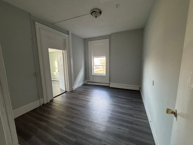 Building Photo - 86 Edwards St