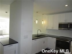 Building Photo - 433 Main St