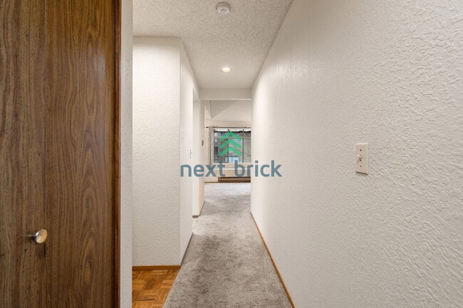 Building Photo - 2 BED & 2 BATH CONDO FOR RENT