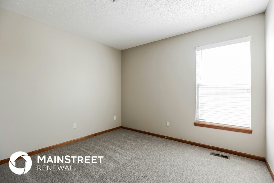 Building Photo - 205 N Walker Dr