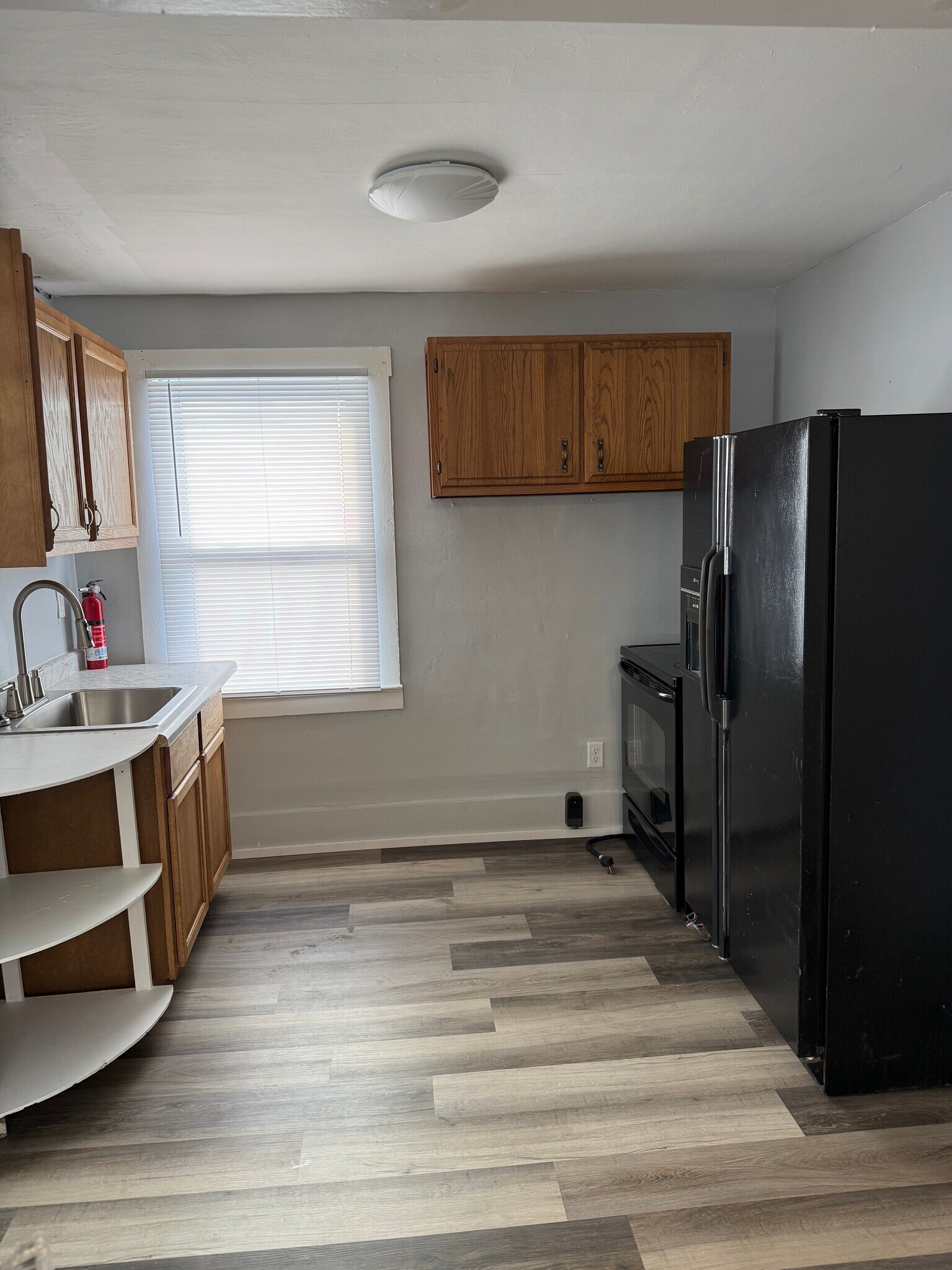 Kitchen - 1501 E Markland Ave