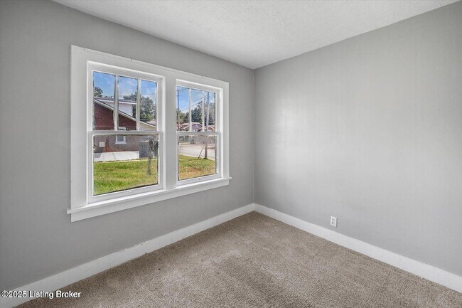 Building Photo - 221 W Woodlawn Ave