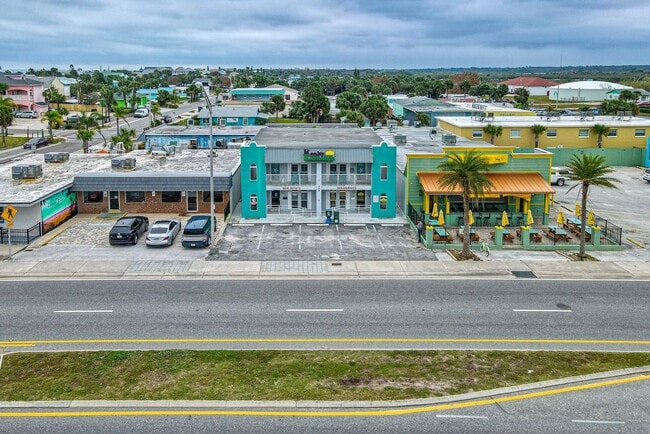 Building Photo - AVAILABLE MARCH 15TH 2026 -Downtown Flagler Beach Furnished 3 bedroom 1 bath!