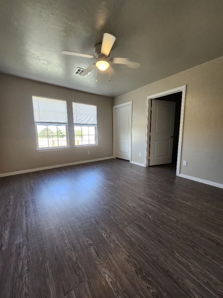 Building Photo - 1533 Doling Ln