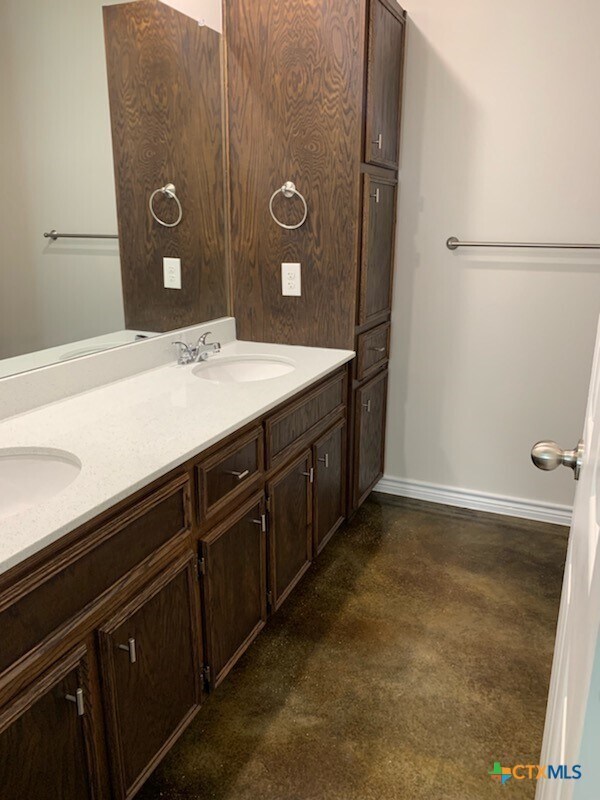 Building Photo - 202 Lowes Blvd