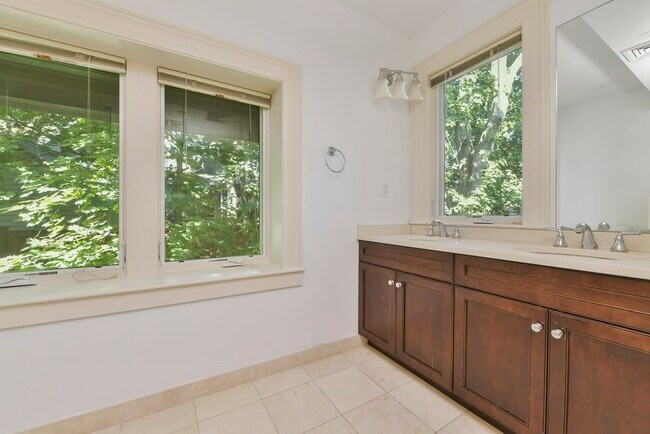 Building Photo - 201 Freeman St