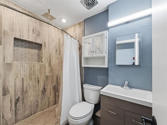 Building Photo - 617 Rosewood Hills Dr