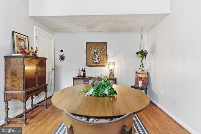 Building Photo - 122 W Henrietta St