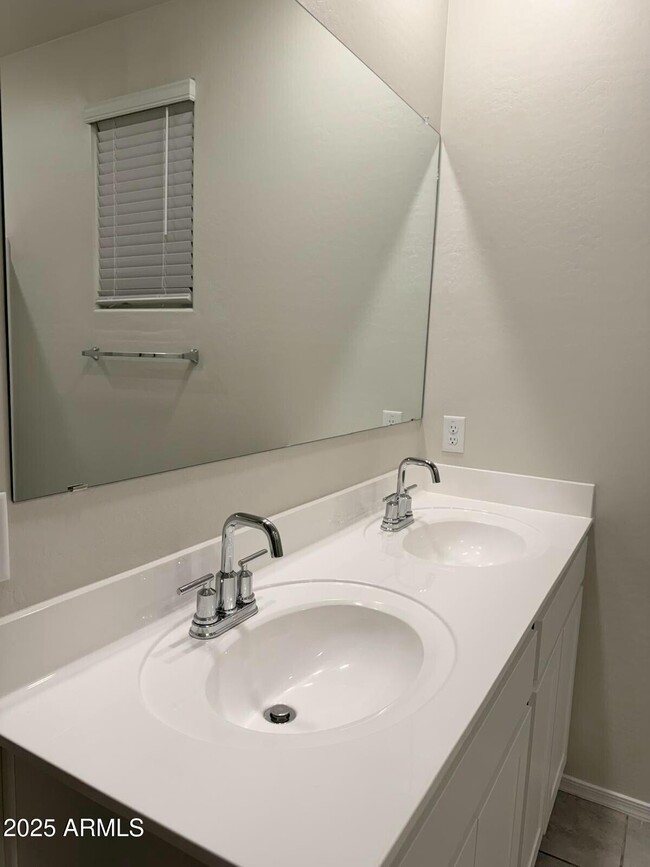 Building Photo - 3473 Encanto St