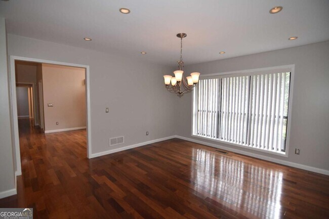 Building Photo - 3765 Cochran Lake Rd