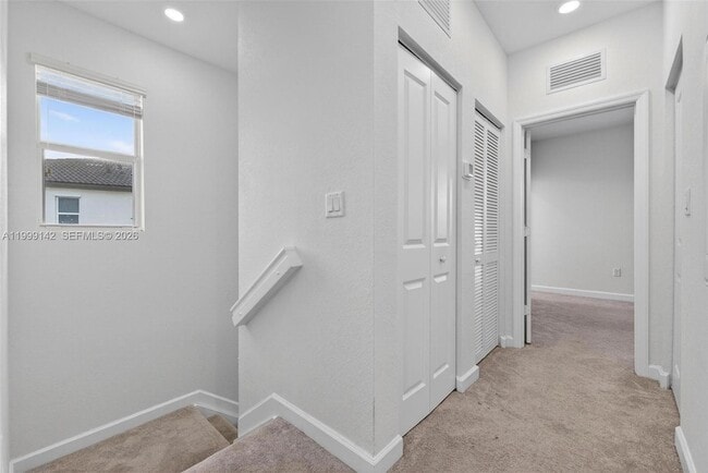 Building Photo - 2650 SE 29th St