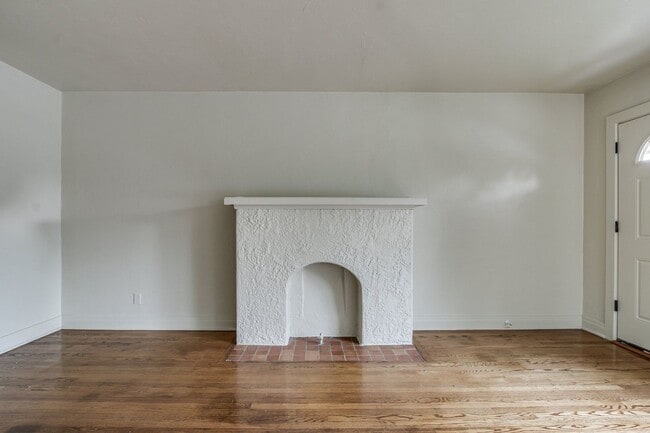 Building Photo - Charming Updated 1-Bedroom Home in Great L...