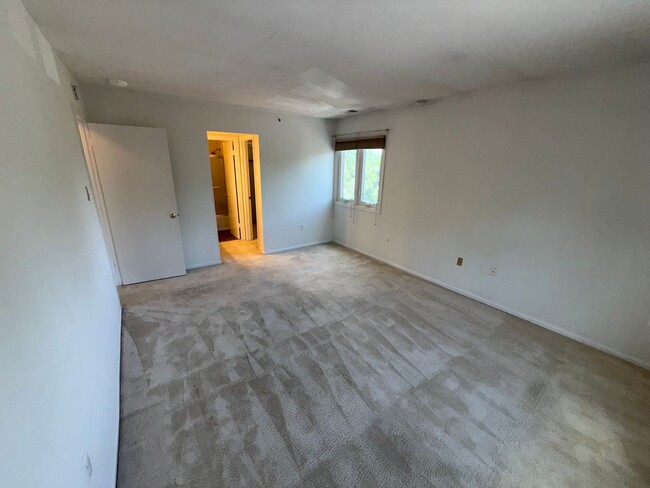 Building Photo - Charming Condo in Gaithersburg, MD