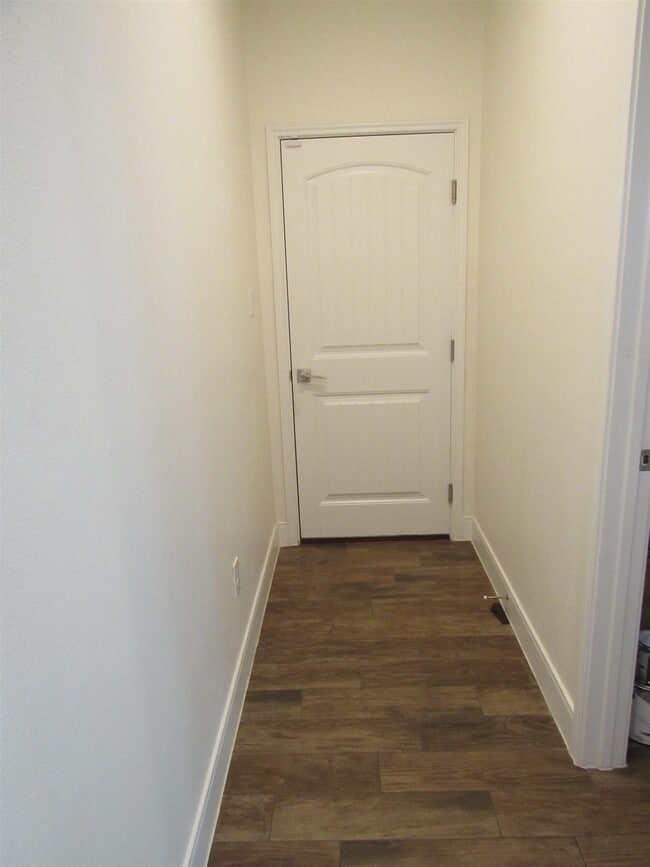 Building Photo - 2419 Messi St