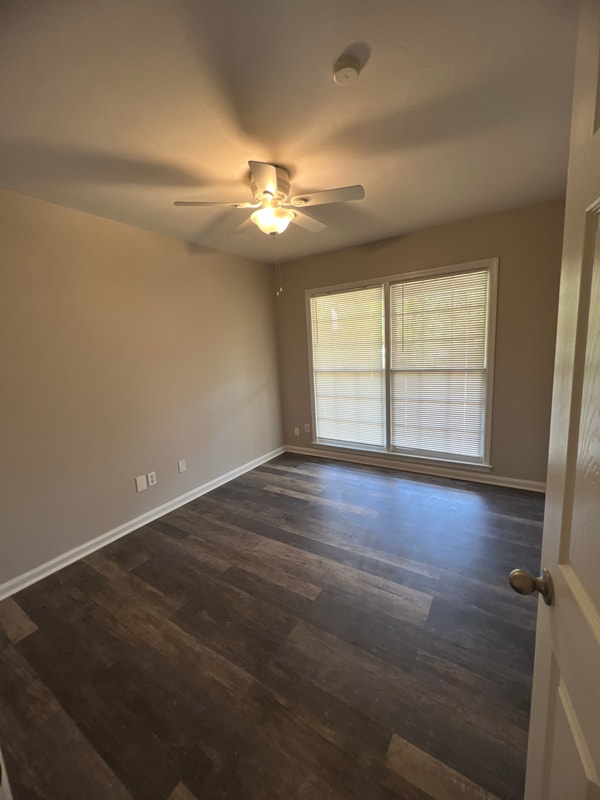 Building Photo - 2220 Mahan Dr