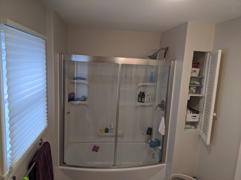 Building Photo - 11 Nichols Ave