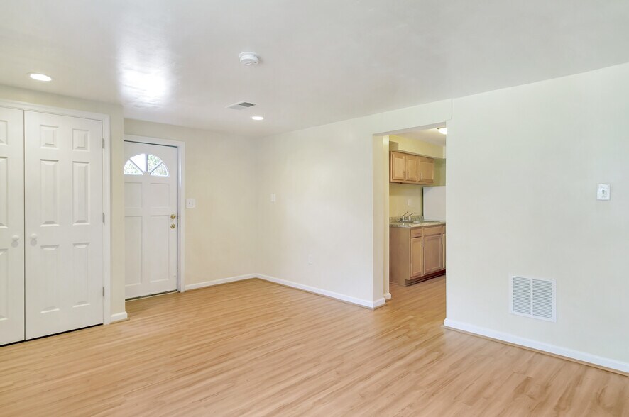 Building Photo - 9085 Autoville Dr