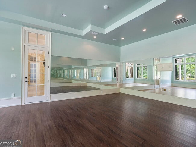 Building Photo - 6420 Riverside Dr
