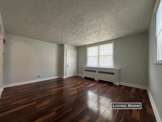 Building Photo - 4401 Oakmont St