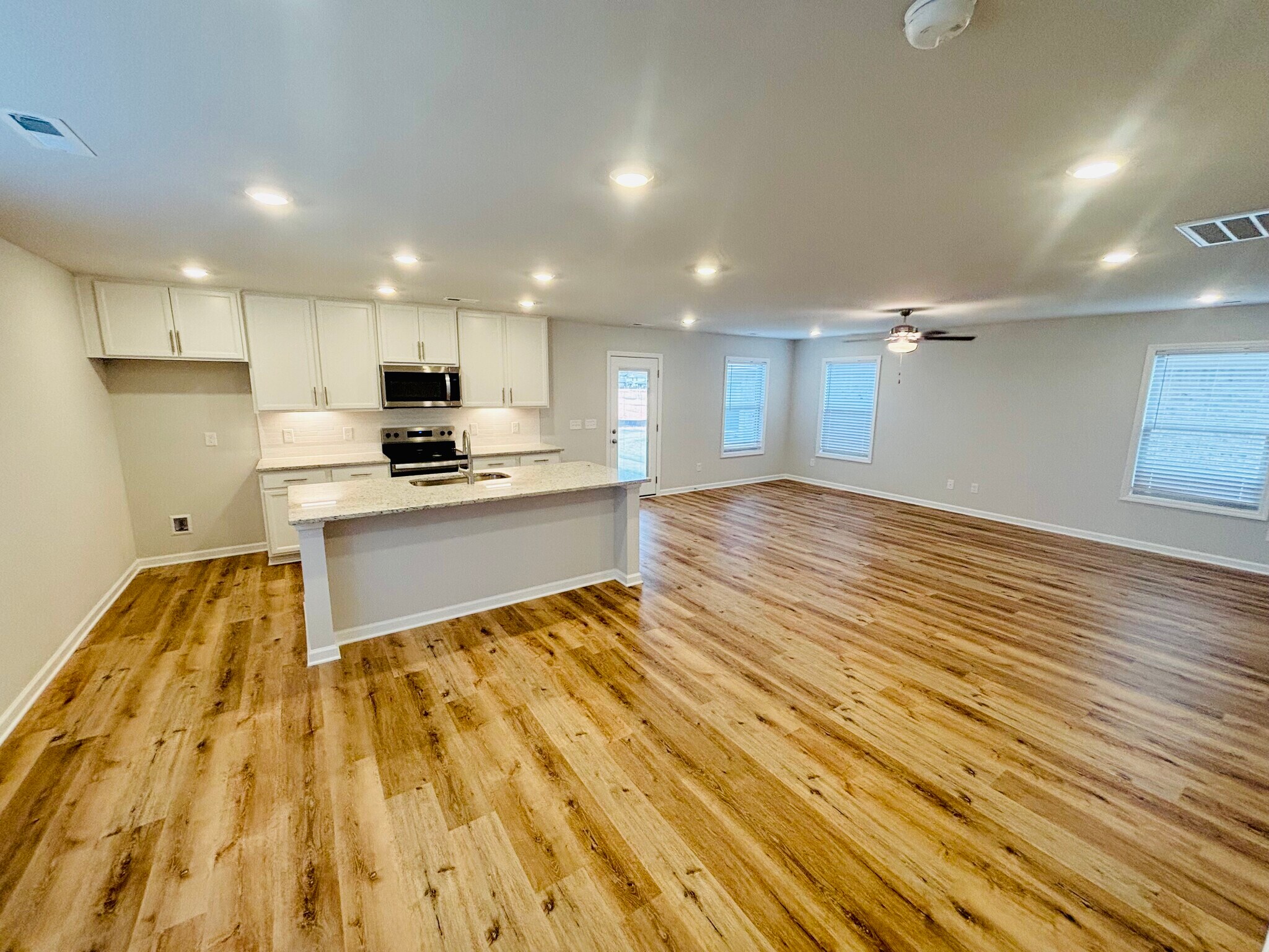 Building Photo - 27935 Chalmers Cir