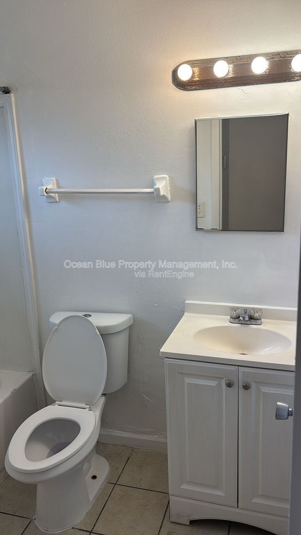 Building Photo - 1942 Passaic Ave