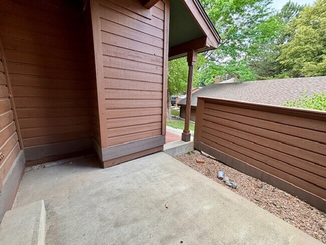 Building Photo - 8020 Holland Ct