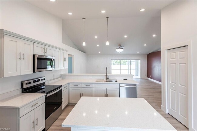 Building Photo - 2007 NW 21st St