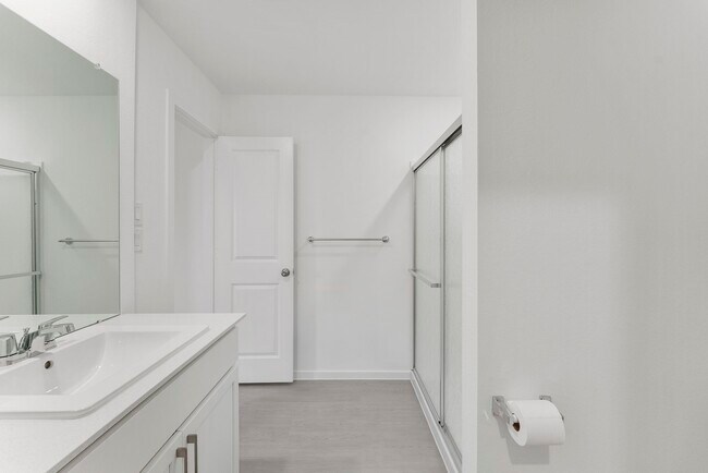 Building Photo - 706 Umbrella Tree Dr