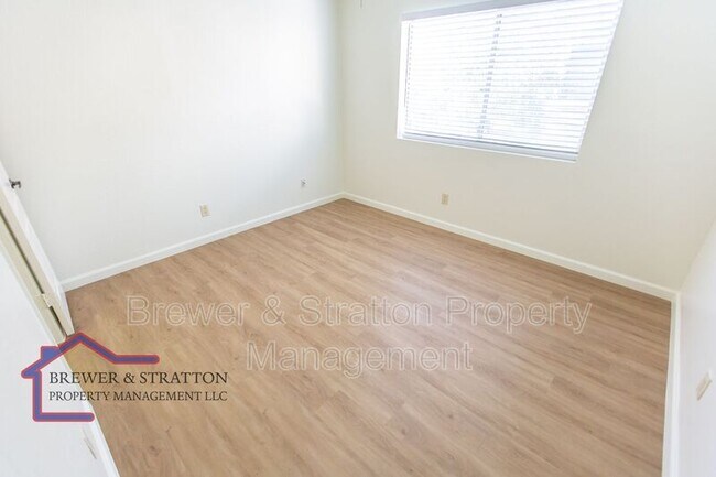 Building Photo - 303 N Miller Rd