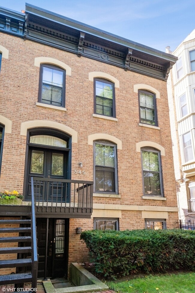 Building Photo - 545 W Belden Ave