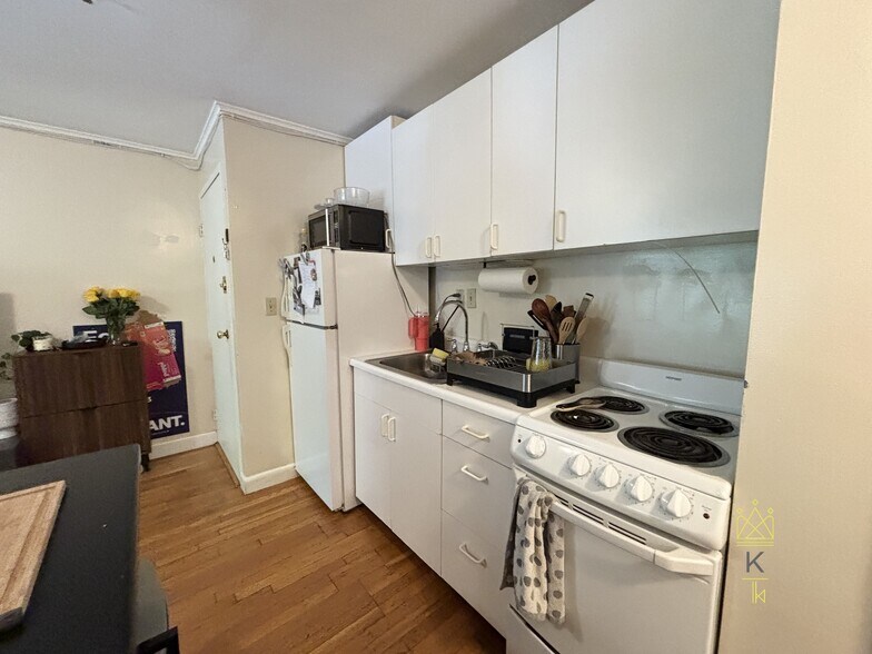 Building Photo - 1477 Beacon St