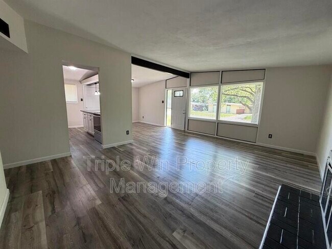 Building Photo - 765 Bobbins Ln