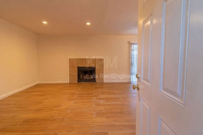 Building Photo - 7409 Village Green Dr