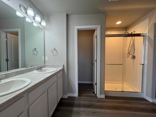 Building Photo - Newer 3 bedroom in Meadow Brook Crossing