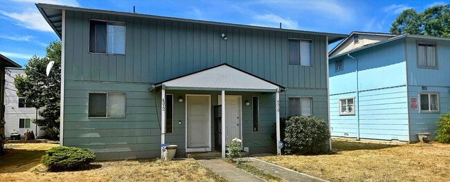 Building Photo - Cedar St. 2bed/1.5 bath duplex - Recently ...