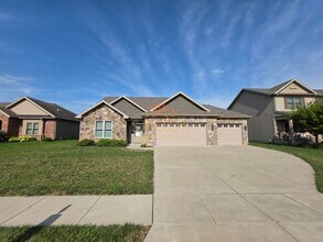 Building Photo - Luxury Home off of Coyote Crossing Golf Cl...