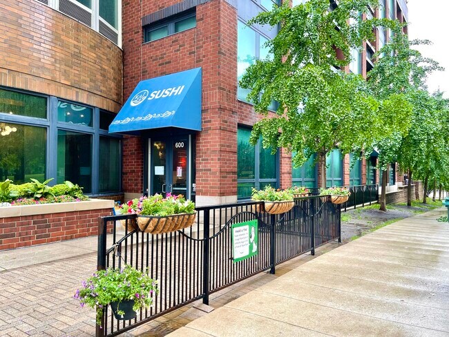 Building Photo - 600 N Kingsbury St