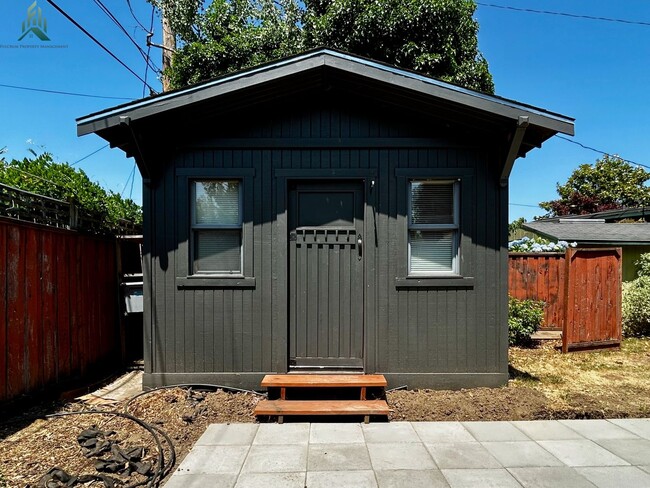 Building Photo - Mid-century Modern Single-family Home for ...