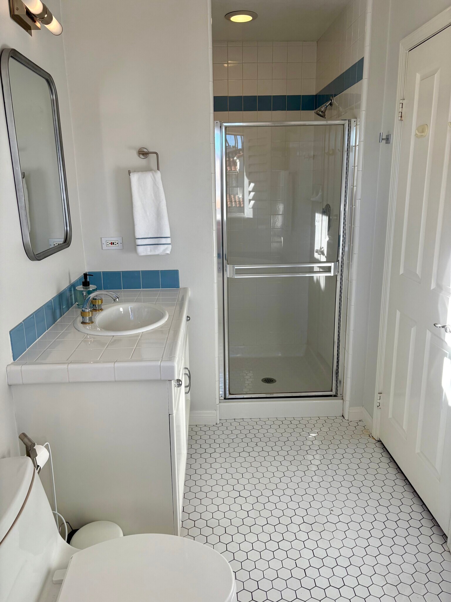 Building Photo - 6483 Zuma View Pl