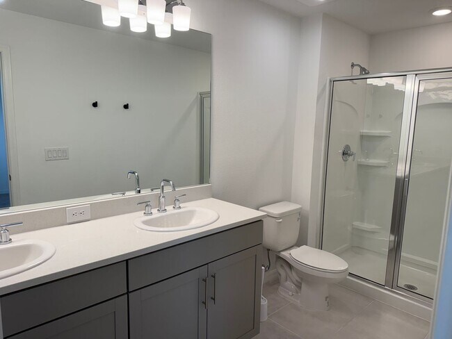 Building Photo - 3 Bedroom 2.5 Bath Townhouse W/1 Car garag...