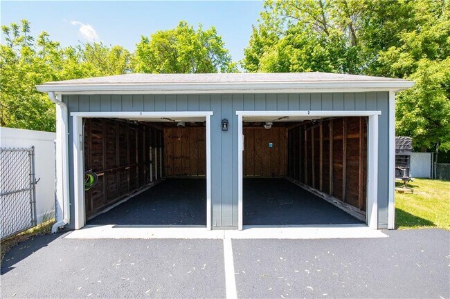 Building Photo - 103 Rodman St