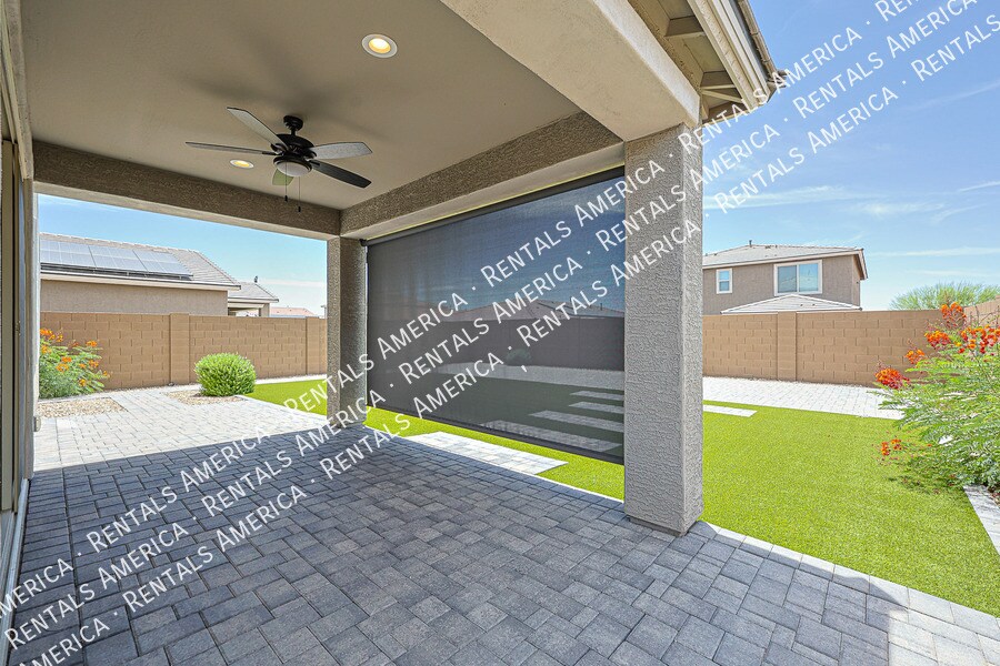 Building Photo - 15713 W Woodlands Ave