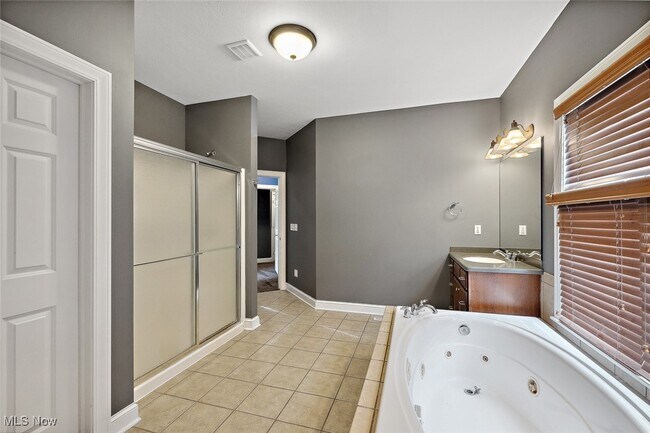 Building Photo - 6470 Aberdeen Ln