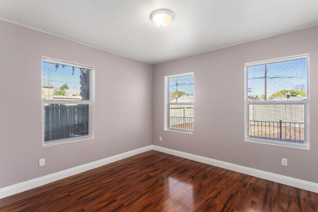 Building Photo - PRE LEASE TODAY!! Remodeled 2 bed, 2 bath unit in Midtown