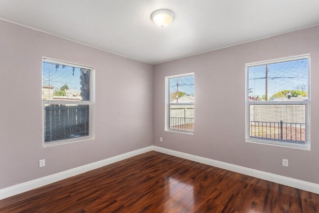 Building Photo - Remodeled 2 bed, 2 bath unit in Midtown