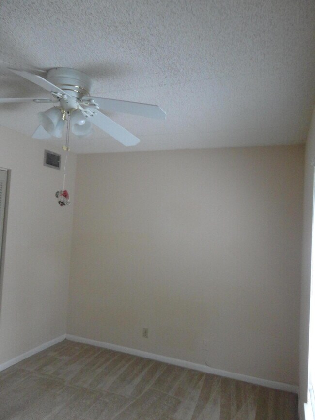 Building Photo - 3636 Alder Dr