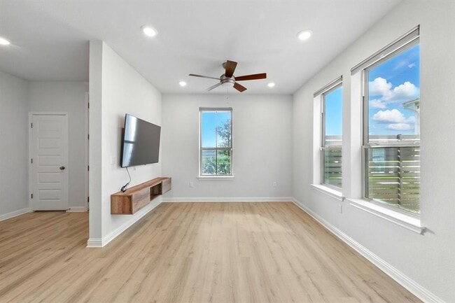 Building Photo - 7503 Lauper Dr