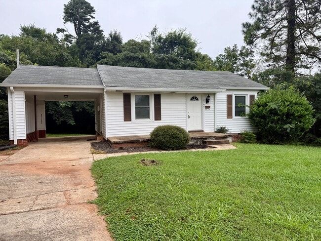 Building Photo - Two bedroom, 1 bath house in Burlington