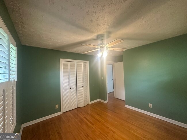 Building Photo - 3053 Menlo Park Dr