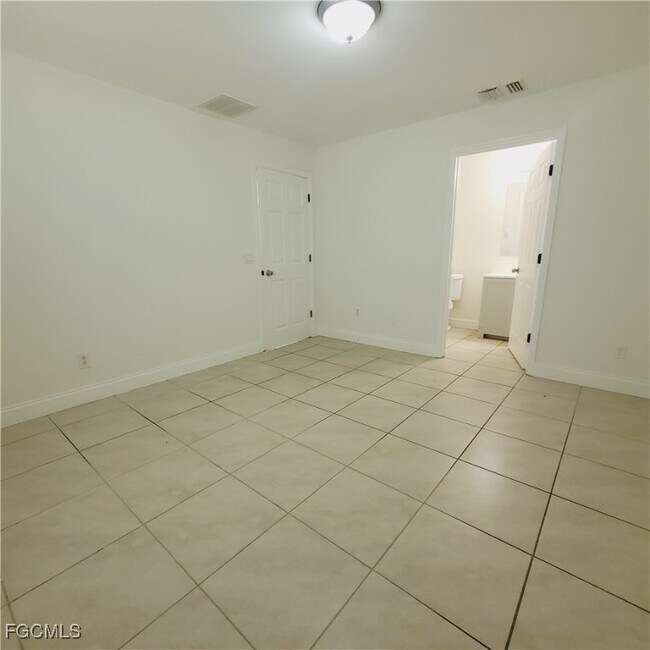 Building Photo - 777 Bedford Dr